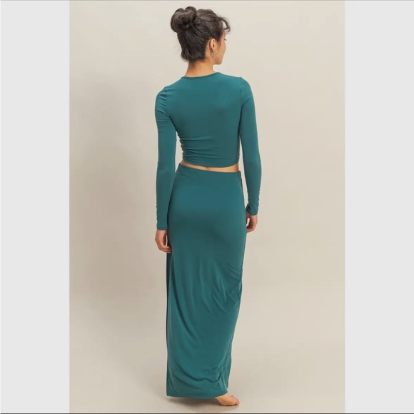 DEEP GREEN LS Crop Top and Maxi Skirt Set - Picture 3 of 5